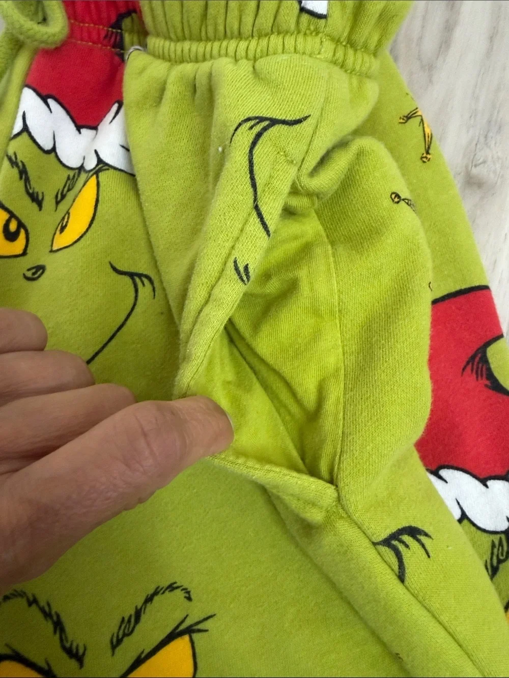 Women’s American Eagle Green Grinch Holiday Pajama Pants size XXS
